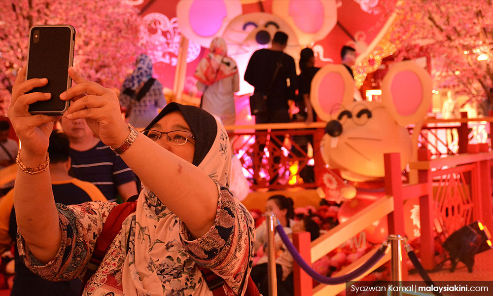 Yoursay: The difference between season’s greetings and political speech