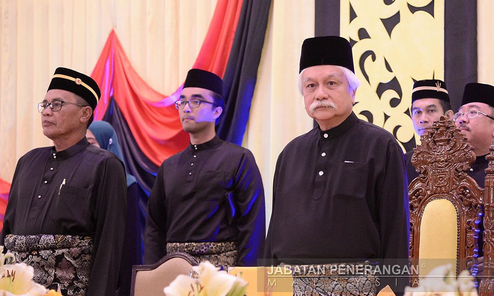 Negri withdraws managing director's state award
