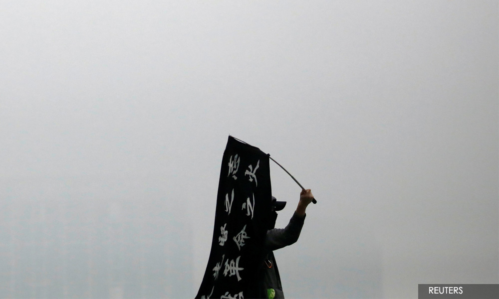 Protesters march in HK border town, taking aim at Chinese traders