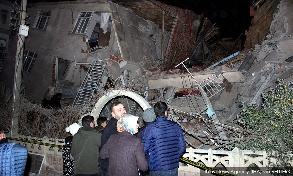 Turkey quake kills at least 20, rescuers dig for survivors