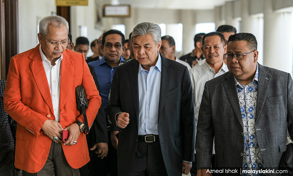 Cek untuk Zahid - ‘yuran khidmat rundingan’ - ditukar ke ‘kebajikan’