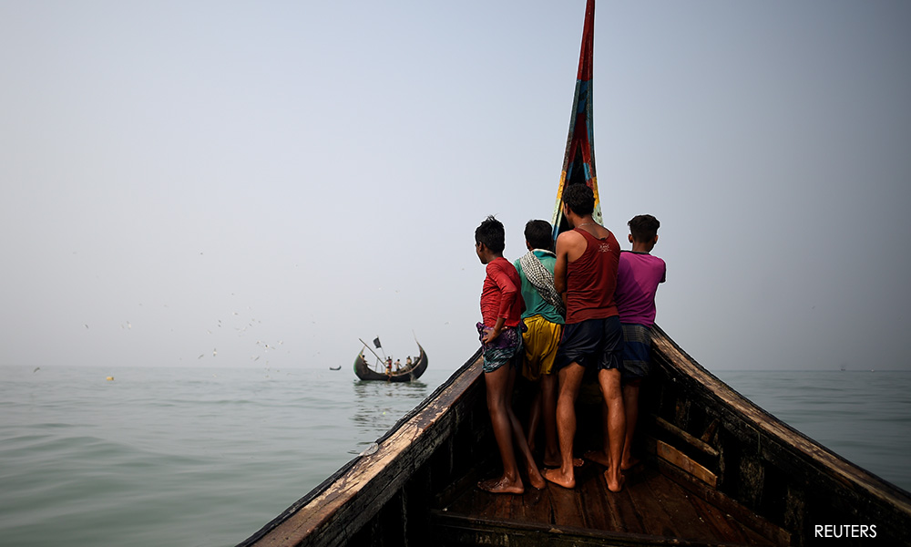 Bot bawa 180 pelarian dibimbangi tenggelam di Laut Andaman