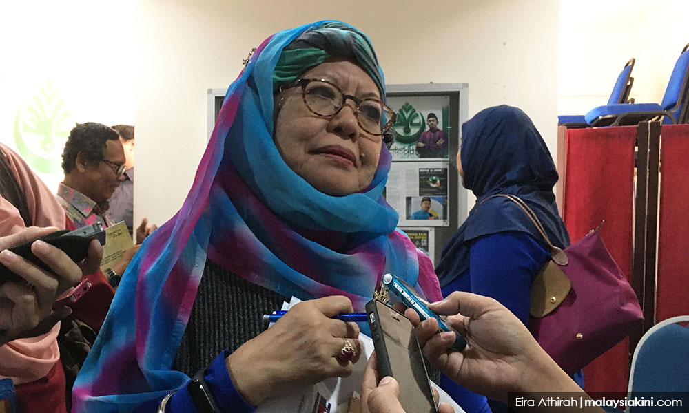 National laureate Siti Zainon thinks PPSMI proposal is Dr M's 'little joke'