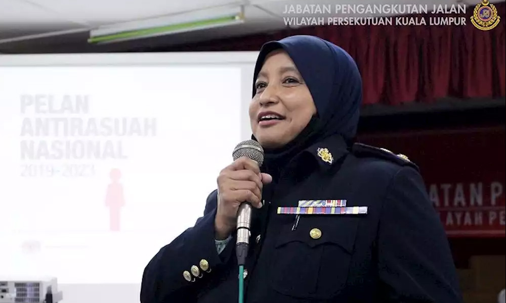 Motorcycle gift for teens should include helmet - Perlis RTD