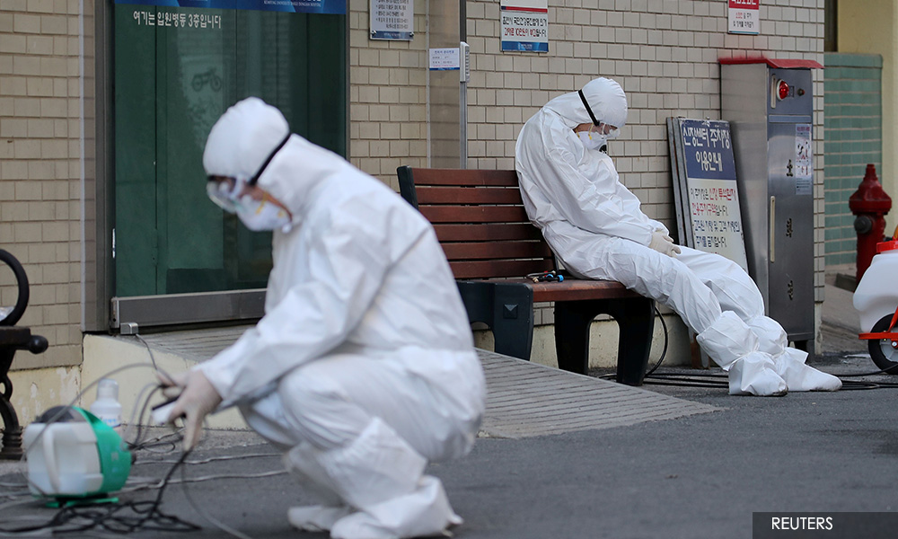 Global spread of coronavirus raises pandemic fears