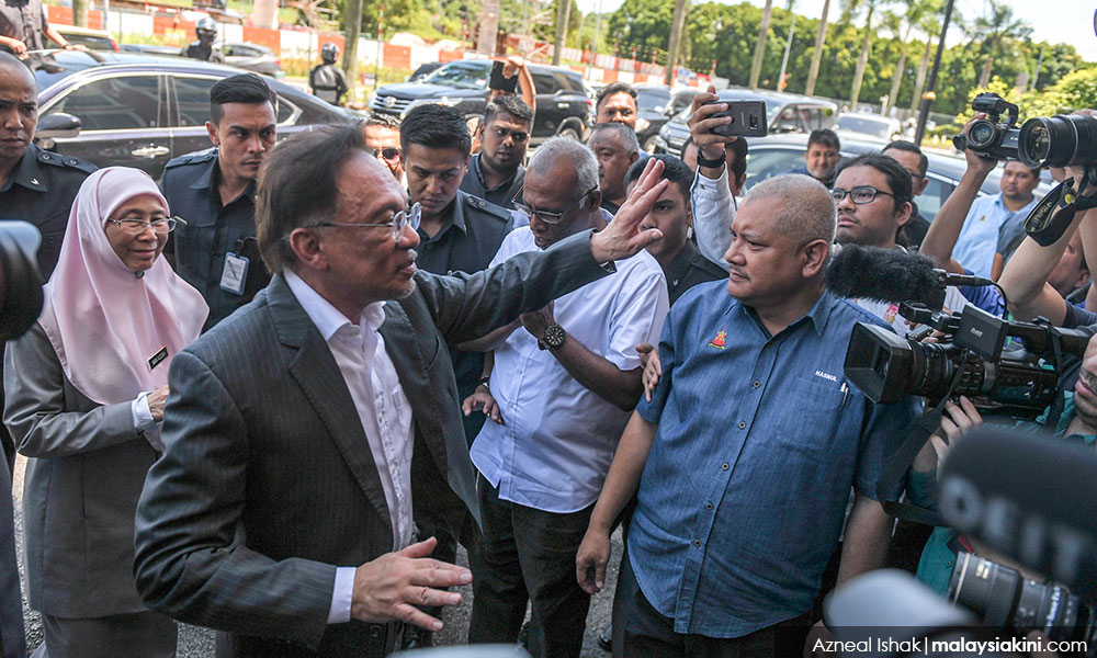 Anwar satisfied with Dr M's stand on regime change
