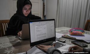 Survey: 80pct of white-collar workers on-site, but many prefer hybrid work