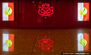 Umno signals stability in N Sembilan, respects rebel reps, backs state govt