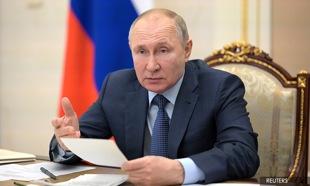 Putin likens Western sanctions to war, Russian assault traps civilians