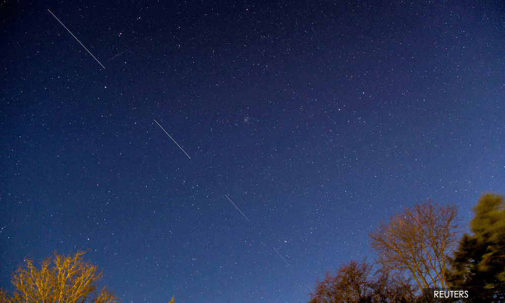 Starlink rancang sedia Internet menerusi satelit di Malaysia - Azmin