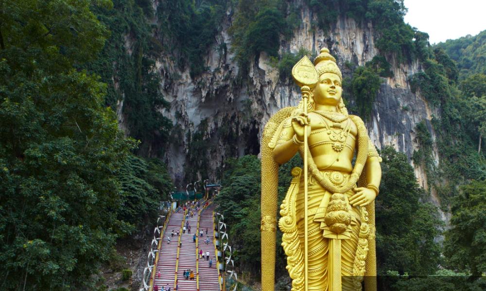 Timb menteri kecam upacara MIC doakan Najib di kuil Batu Caves