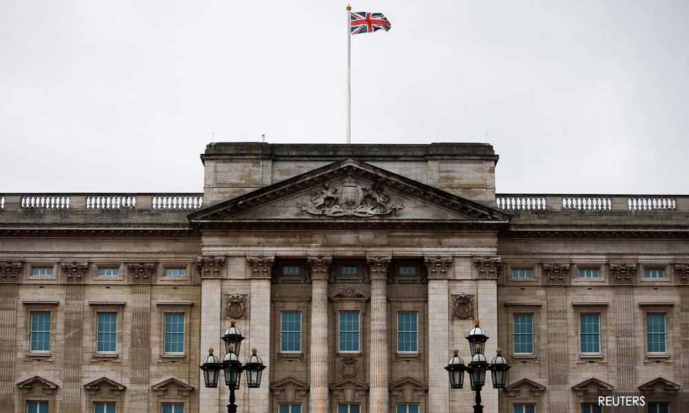 Individu Ditahan Lepas Cetuskan Kebakaran Kecil Depan Istana Buckingham