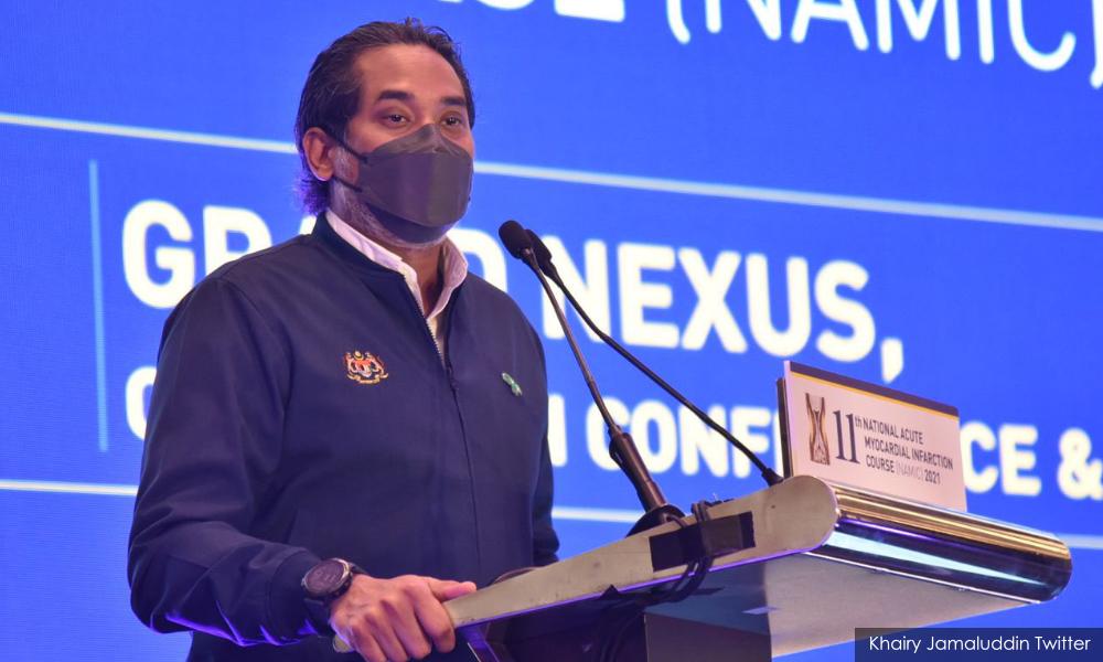 Khairy jumpa ibu bapa remaja mati lepas terima vaksin esok