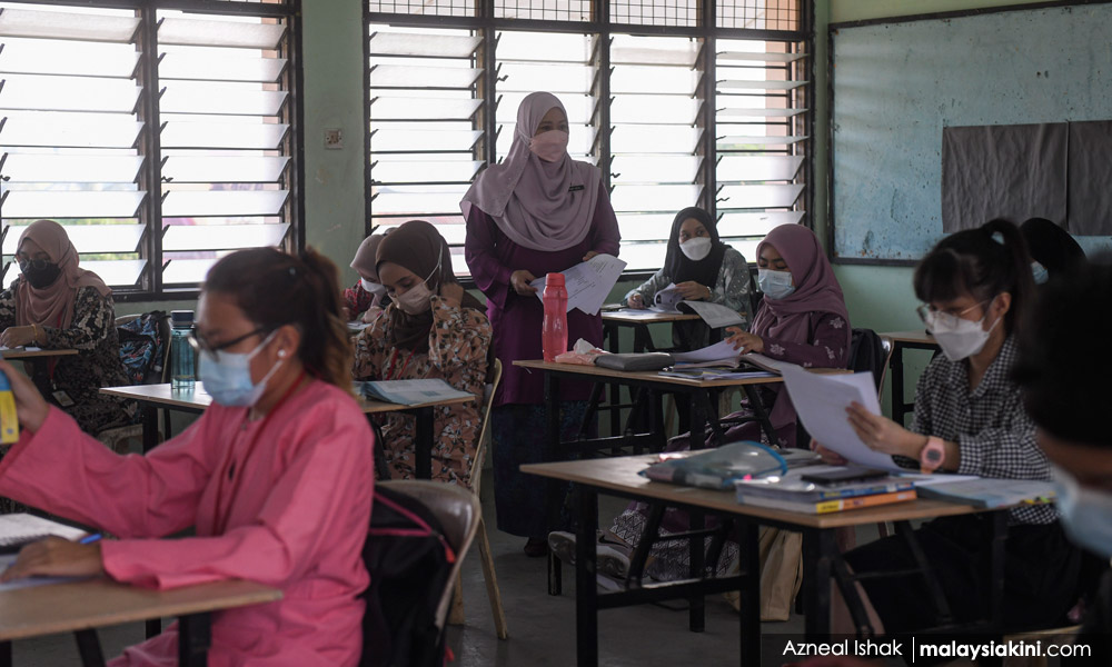 COMMENT | A hefty price tag for attending an English school
