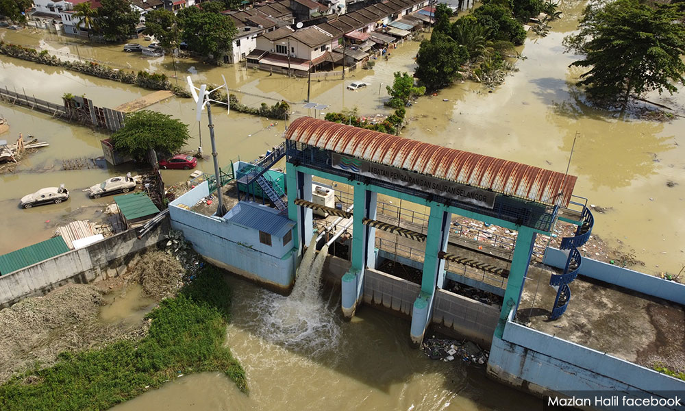 Floods: Danger lurks in Taman Sri Muda as several Klang Valley areas inundated – Malaysiakini