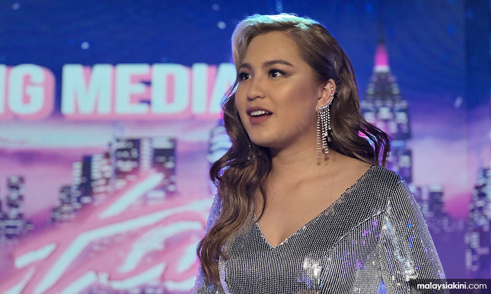 Janna simpati pada pentaasub hantar mesej, gambar lucah