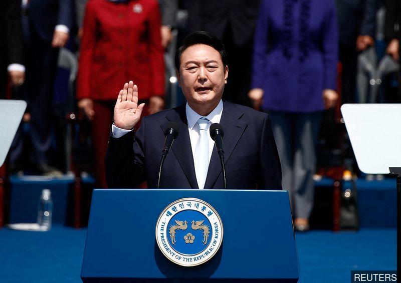 New S Korea leader moots 'audacious' economic plan if North removes nukes