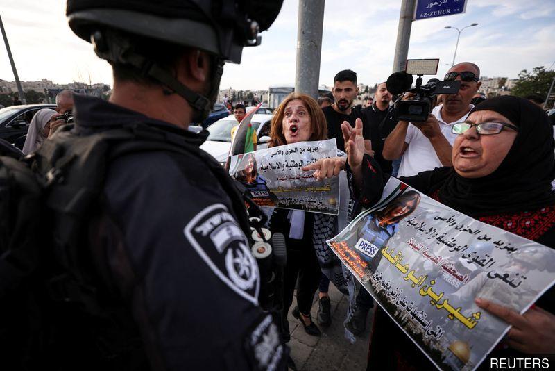 Police clash with mourners at Palestinian journalist's funeral