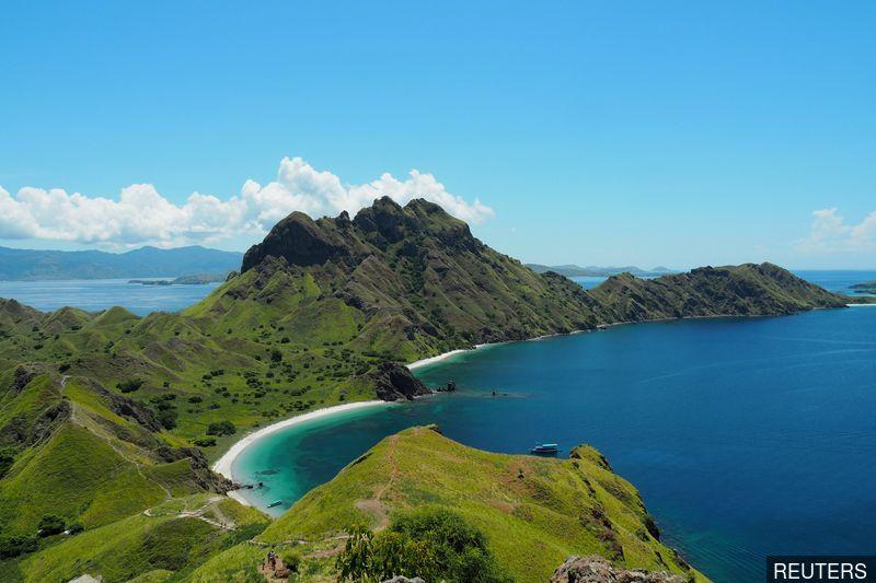 Tourism workers strike as Indonesia hikes fee to see rare dragons